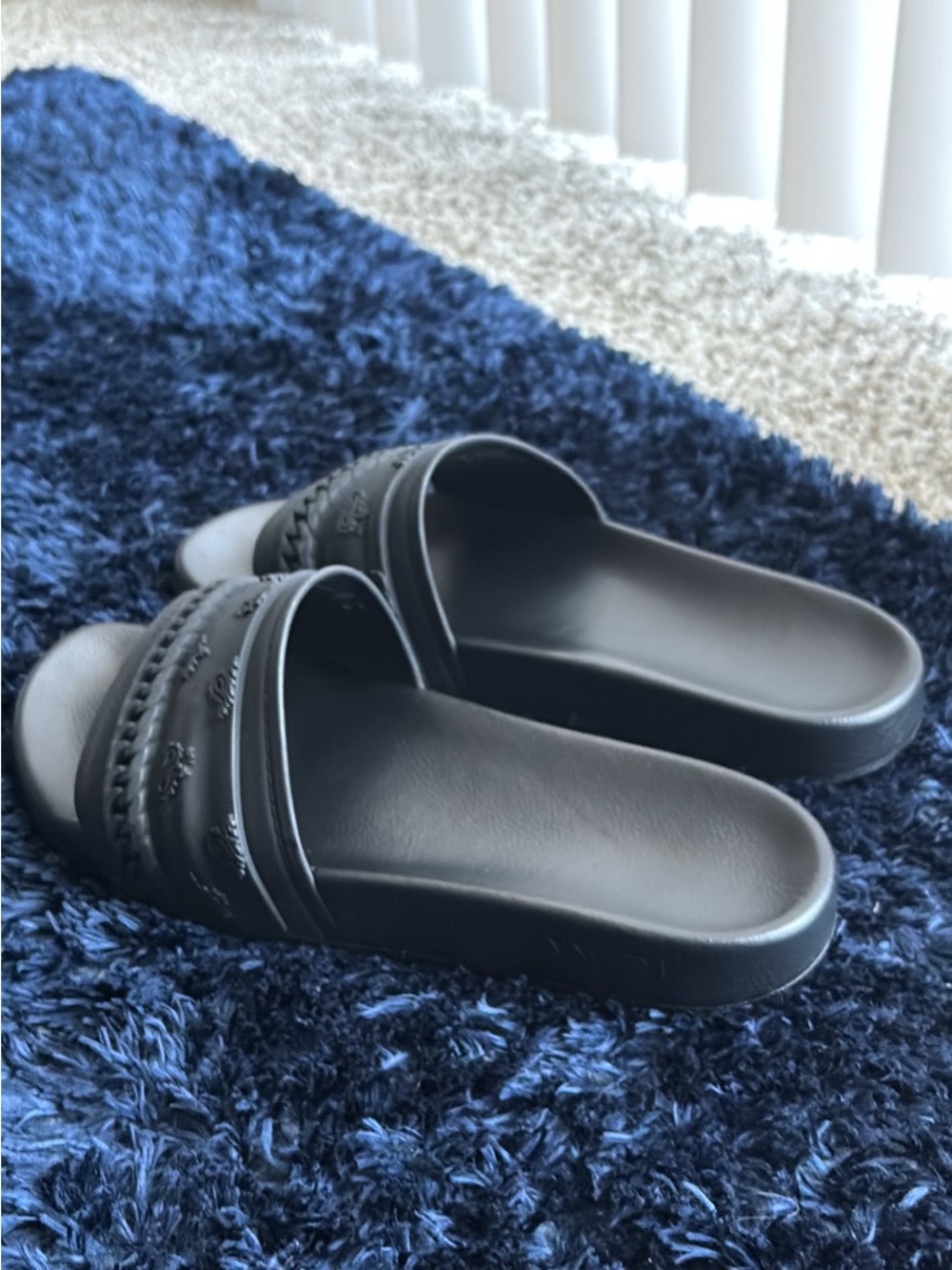 Amiri Pool Chainlink Slides - Picture 2 of 11